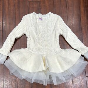 Sweater dress! Absolutely darling.  Size 4 to 6